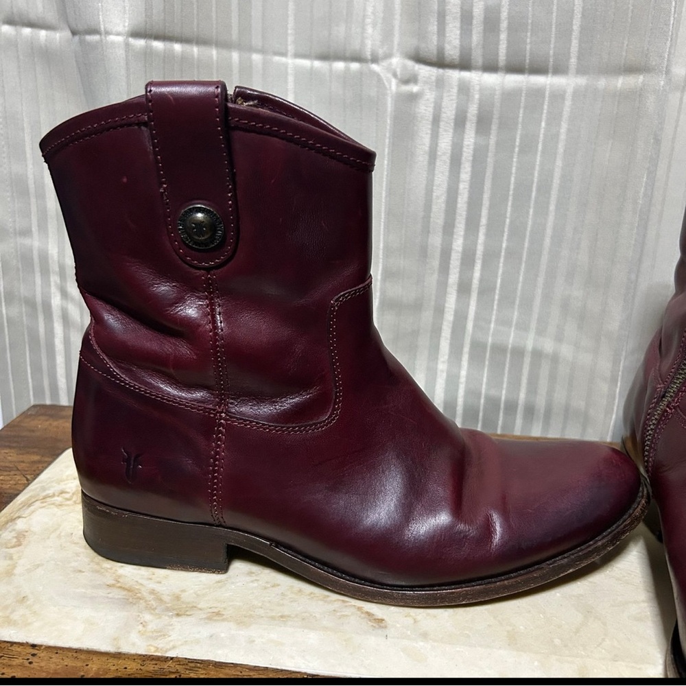 FRYE Women's Melissa Button Short Ankle Boot size 9 Burgundy side zipper - Picture 5 of 9